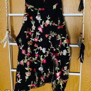 FOREVER 21 PLUS Embroidered Flower Flowy Top 🛍